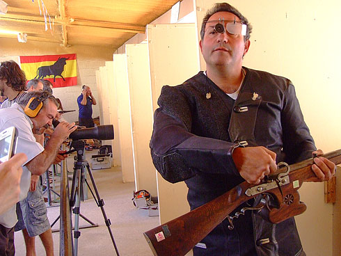 Exhibición de tiro con fusil de mecha