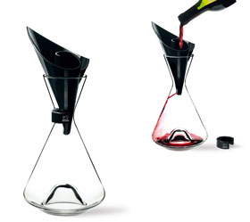 Dispositivo para el trasvase suave y pausado del vino al decantador, evitando su oxigenación demasiado rápida Dispositivo para el trasvase suave y pausado del vino al decantador