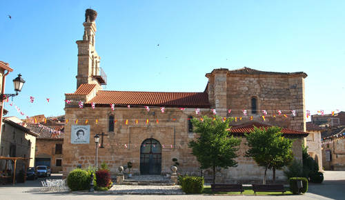 Fachada sur de la Iglesia parroquial de Santa Cruz de la Salceda