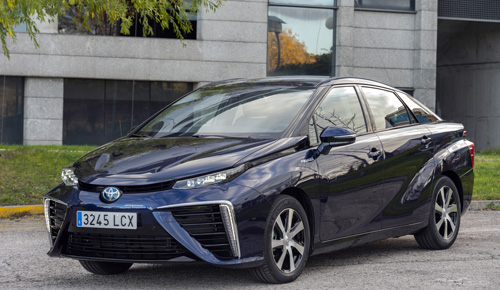 Vista delantera del Toyota Mirai Fuel Cell Vista delantera del Toyota Mirai Fuel Cell