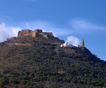 Antiguo fuerte de Santa Cruz en Orán y Basílica-Santuario de la Virgen en la ladera del monte Antiguo fuerte de Santa Cruz en Orán y Basílica-Santuario de la Virgen en la ladera del monte