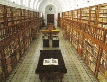 Vista general de la sala principal de la famosa Biblioteca del Monasterio de La Vid Vista general de la sala principal de la famosa Biblioteca del Monasterio de La Vid