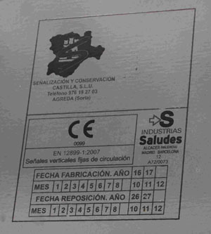 Inscripciones en el reverso de la señal