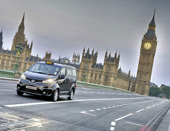 Taxi e-NV200 circulando por Londres Taxi e-NV200 circulando por Londres