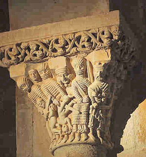 Capitel en el interior de Santa Cecilia