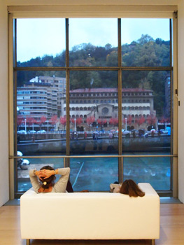 Espacio de reposo, con vistas a la ría del Nervión Espacio de reposo, con vistas a la ría del Nervión