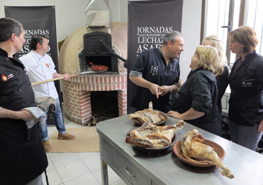 Un momento de la master class con el asador del Mesón el Pastor