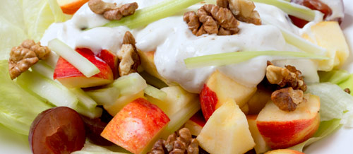 Ensalada de coles con manzana, frutos secos y salsa ligera Ensalada de coles con manzana, frutos secos y salsa ligera