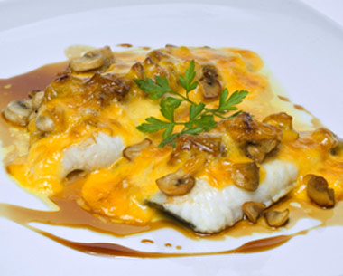 Rodaballo con hongos y salsa de almendras Rodaballo con hongos y salsa de almendras