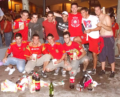 Afición Roja en la Plaza Mayor de Aranda de Duero Fotografía: Javier Marqués