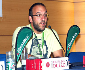 Javier Ajenjo, Art de Troya. ajenjo2010m Sonorama 2010: Broche de Oro y Polémica