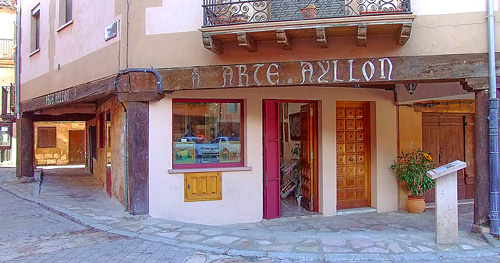 Fotografía: Javier Marqués | Arte Ayllón (Plaza Mayor de Ayllón) Fotografía: Javier Marqués | Arte Ayllón (Plaza Mayor de Ayllón)