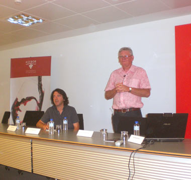 Dr. Jesús Yuste y Dr. Richard Smart.