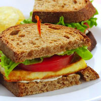 Bocadillo vegetal con tofu
