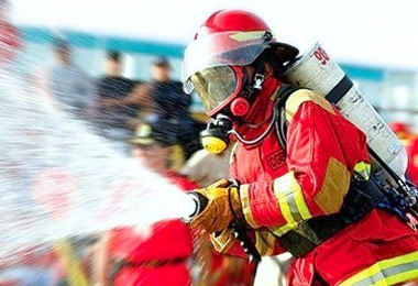 Bomberos en un siniestro