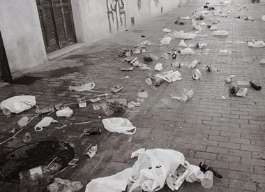 Estado en el que quedan las calles después del "botellón"