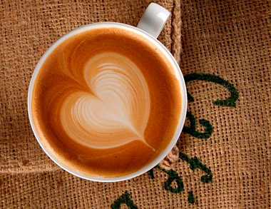 Taza de café con decoración