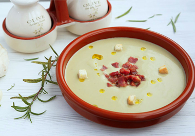 Crema de alcachofas con trocitos de jamón