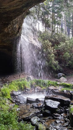 Cascada cueva serena. Duruelo de la Sierra, Soria