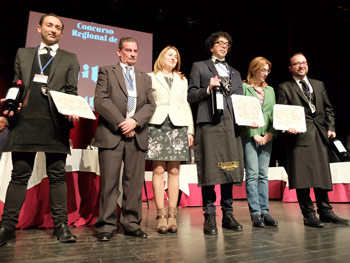 Los tres finalistas del Concurso Regional de Sumilleres, con la alcaldesa, la concejala de Promoción y Desarrollo, Celia Bombín y Pablo Martin Finalistas del Concurso con Raquel González, Celia Bombín y Pablo Martin
