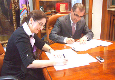 Firma del convenio de financiación de la UNED Fotografía: Merche Abad