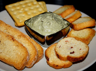 Crema de queso y tostas