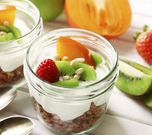 Frutas, yogur y cereales integrales Frutas, yogur y cereales integrales
