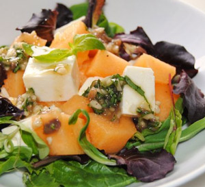 Ensalada de melón, queso feta y anchoas Ensalada de melón, queso feta y anchoas