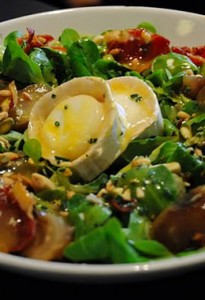 Ensalada de queso Ensalada templada con queso