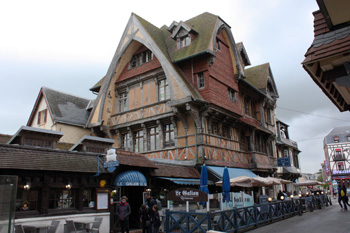 Al norte de Le Havre está Étretat