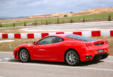 Ferrari en el circuito de Kotarr (Tubilla del Lago)