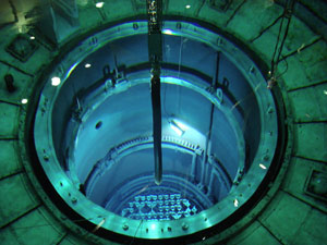 Momento de recarga del reactor de la central de Garoña Momento de recarga del reactor de la central de Garoña