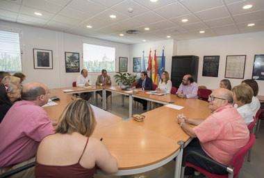El consejero se reunió con las AAVV, directivos del hospital y representantes del Ayuntamiento El consejero se reunió con las AAVV