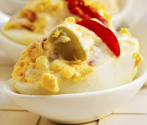 Huevos rellenos de atún y mayonesa Huevos rellenos de atún y mayonesa