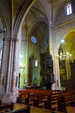 Interior de Santa María la Real. Vistas de la nave central 