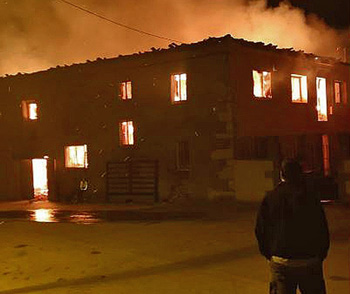 Fotografía: El Correo de Burgos | Incendio en Valdelucio