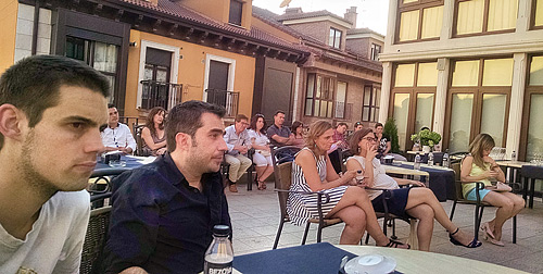 Jóvenes Emprendedores en el ciclo "Vinos Jóvenes, Jóvenes Emprendedores" Jóvenes Emprendedores en el ciclo "Vinos Jóvenes, Jóvenes Emprendedores"