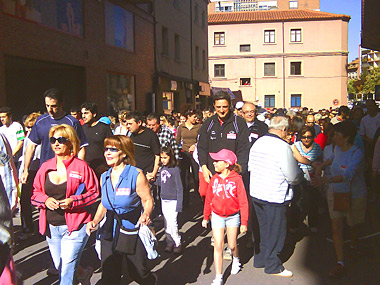 Los participantes en la Marcha toman la salida