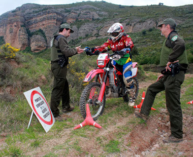 Agentes medioambientales de La Rioja, que sí llevan el arma reglamentaria. Foto: Pablo Montiel Fotografía: Pablo Montiel | Agentes medioambientales de La Rioja