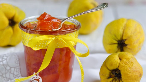 El Membrillo es una fruta que está a punto en septiembre El Membrillo es una fruta que está a punto en septiembre