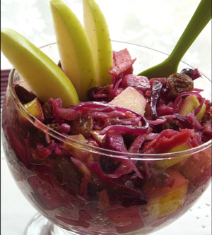 Ensalada de lombarda con manzana con virutas de jamón ibérico Ensalada de lombarda con manzana con virutas de jamón ibérico