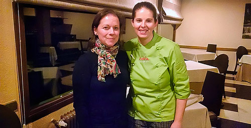 Fotografía: J.Marqués: Nuestra compañera Merche Abad (izda) junto a la laureada Chef Elena Lucas, Estrella Michelín. meruchiyelena500 Concurso de Tapas 2015: Premios.... con Estrella Michelín