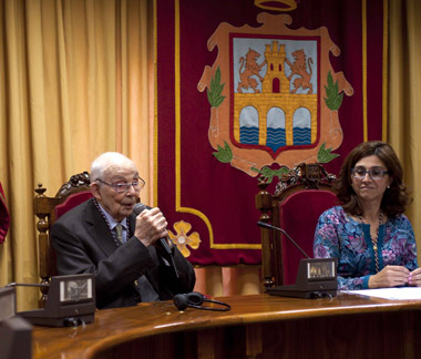 D. François Michelin agradeciendo la distinción recibida D. François Michelin agradeciendo la distinción recibida