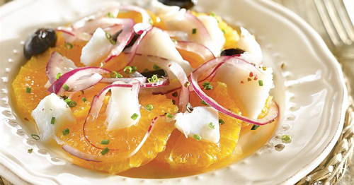 Bacalao con aceite de oliva con aroma y unos trocitos de naranja Bacalao con aceite de oliva con aroma y unos trocitos de naranja