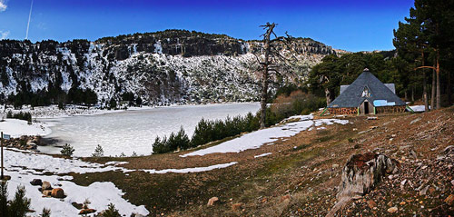 Laguna de la cascada y refugio Laguna de la cascada y refugio