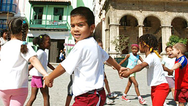 Niños jugando en La Habana