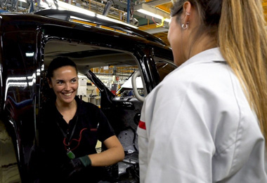 Trabajadoras de Nissan