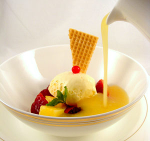 Sopa fría de piña con helado de canela Sopa fría de piña con helado de canela