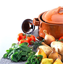 Olla de barro con ingredientes