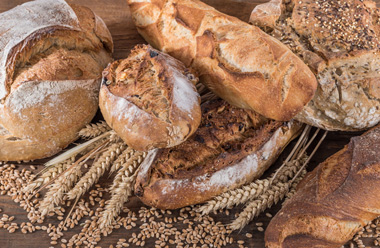 Casi un 82% de los hogares españoles consideran el pan como uno de sus alimentos preferidos durante las comidas La alimentación de los españoles sigue las últimas tendencias